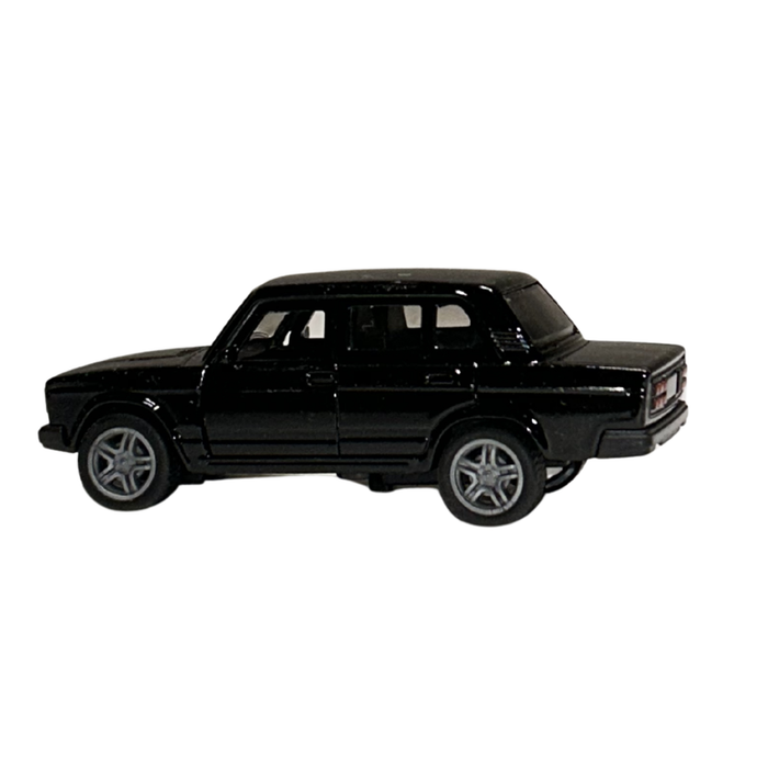Die-Cast Luxury SUV Toy Car Model 1:32 Scale Metal Collectible Vehicle for Kids and Collectors