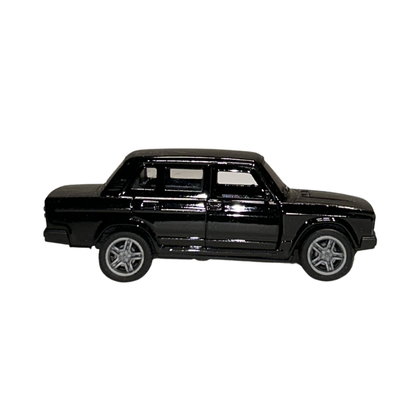 Die-Cast Luxury SUV Toy Car Model 1:32 Scale Metal Collectible Vehicle for Kids and Collectors