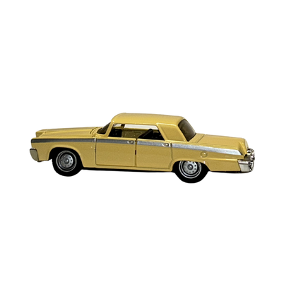 Classic Vintage Die-Cast Car Model with Opening Doors – Cream Collectible Toy Car | 1:32 Scale