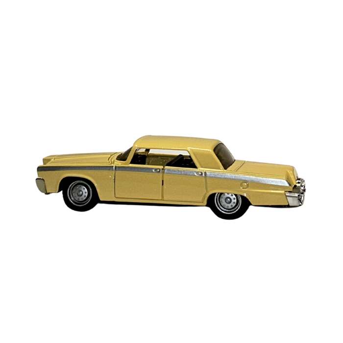 Classic Vintage Die-Cast Car Model with Opening Doors – Cream Collectible Toy Car | 1:32 Scale