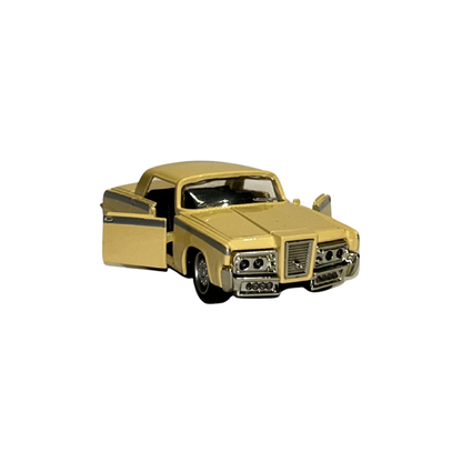 Classic Vintage Die-Cast Car Model with Opening Doors – Cream Collectible Toy Car | 1:32 Scale