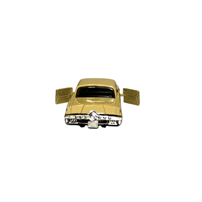 Classic Vintage Die-Cast Car Model with Opening Doors – Cream Collectible Toy Car | 1:32 Scale