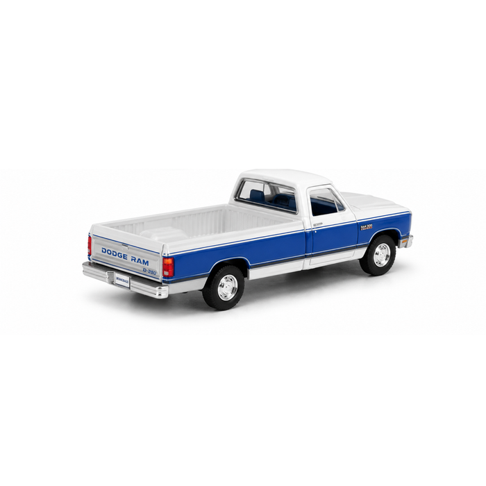 GreenLight Collectibles Winnebago Exclusive 1990 Dodge Ram D-250 with Winnebago Slide-In Camper 1:64 Diecast Model Truck