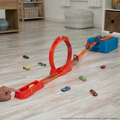 Hot Wheels®️ Flame Stunt Pack, Fire-Themed Track Set & 1 Hot Wheels®️ Car, 16 Track-Building and Stunting Components in Stackable Toy Storage Box