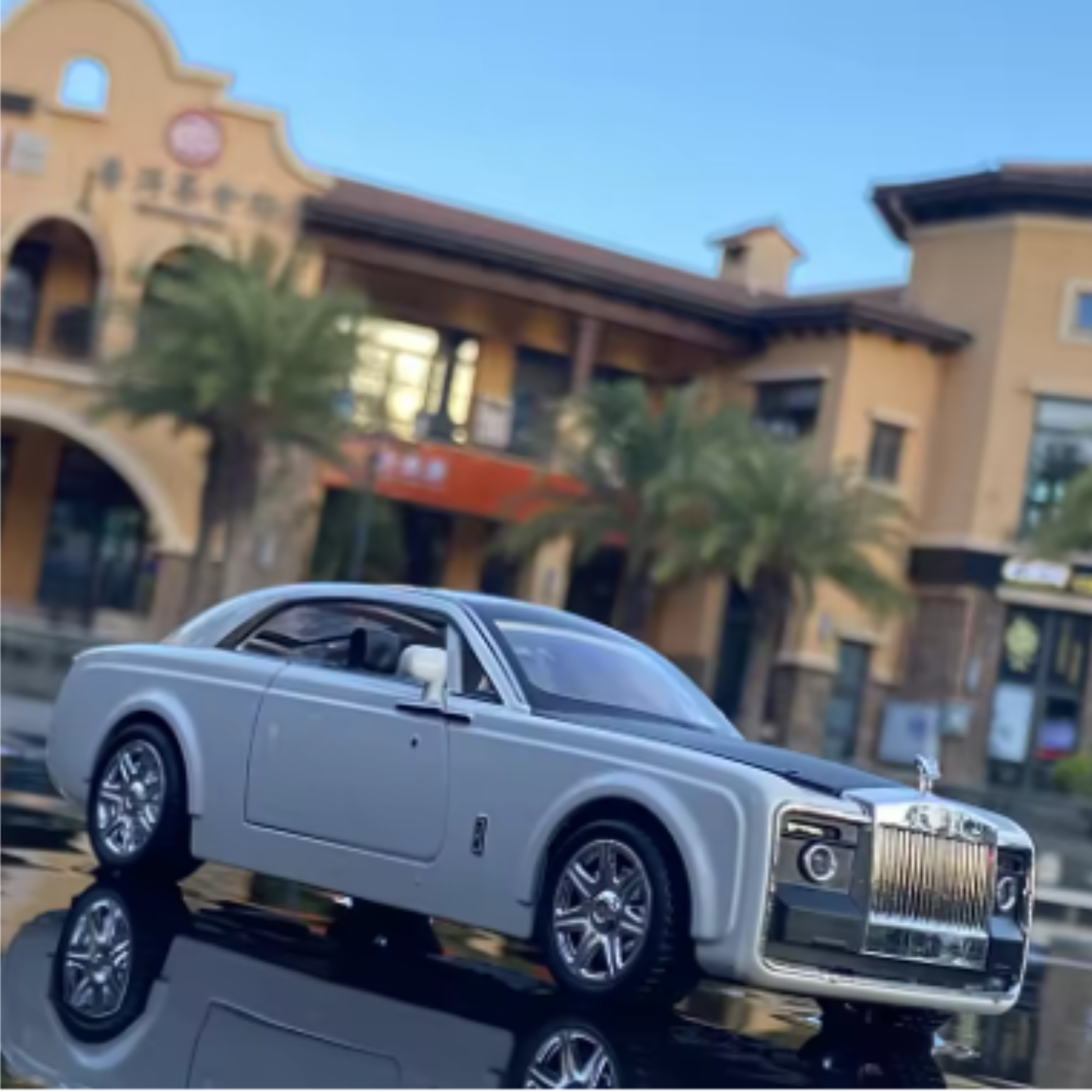 XLG Luxury Simulation Sound & Light 1:24 Scale Die-Cast Model Car