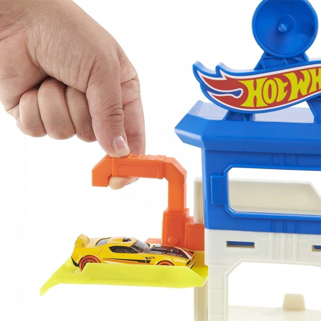 Hot Wheels City Shark Escape Track Set with 1:64 Car – Multi-Level Parking Garage Playset with Shark Attack Challenge