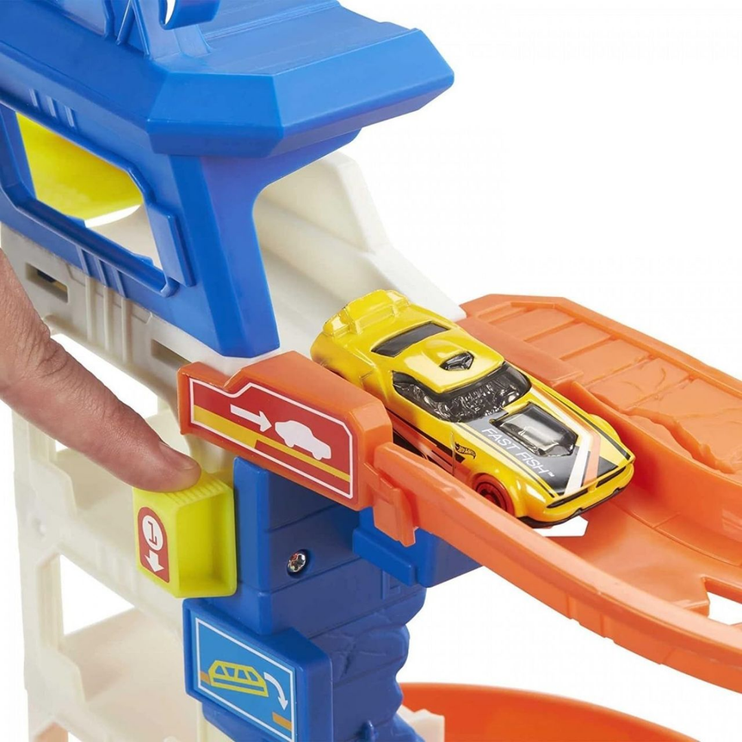 Hot Wheels City Shark Escape Track Set with 1:64 Car – Multi-Level Parking Garage Playset with Shark Attack Challenge
