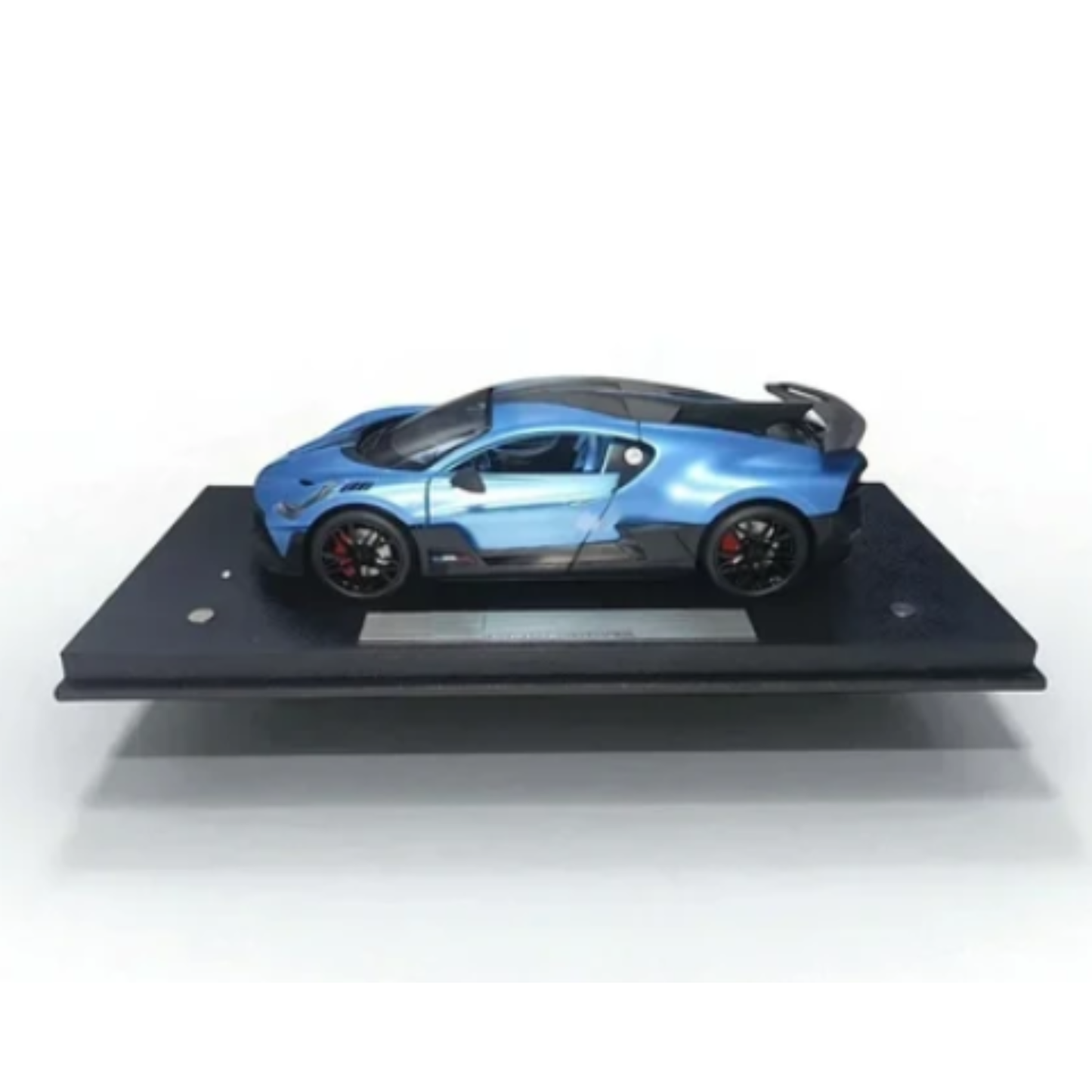 RW Bugatti Divo 1:32 Scale Die-Cast Model Car (Blue)