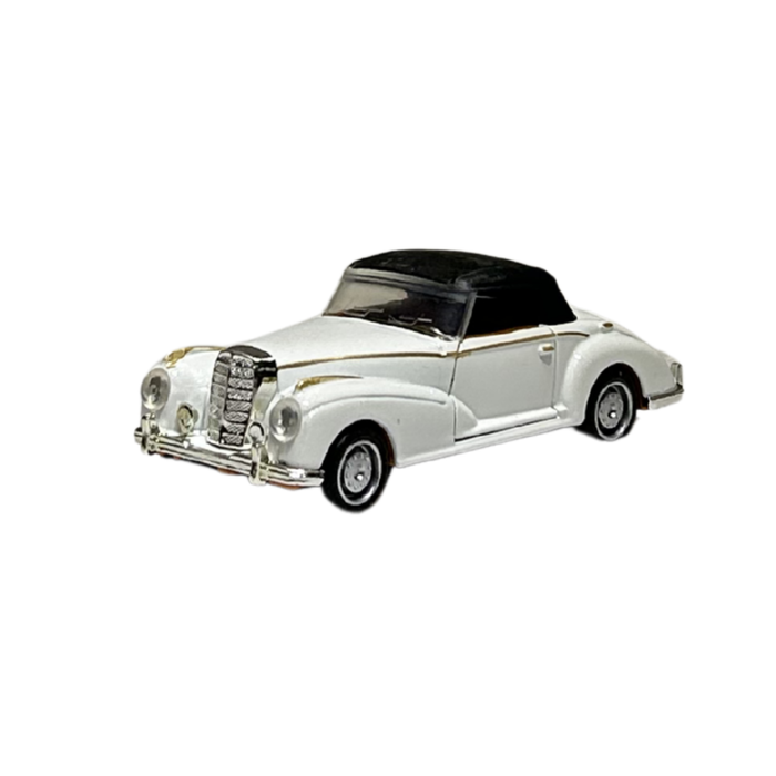Vintage White Convertible Classic Car Die-Cast Model with Opening Doors | 1:32 Scale