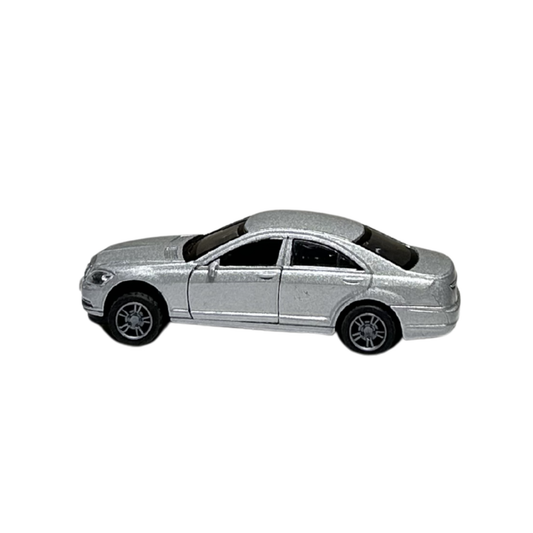 Silver Luxury Sedan Die-Cast Alloy Vehicle Model Car with Opening Doors | 1:32 Scale