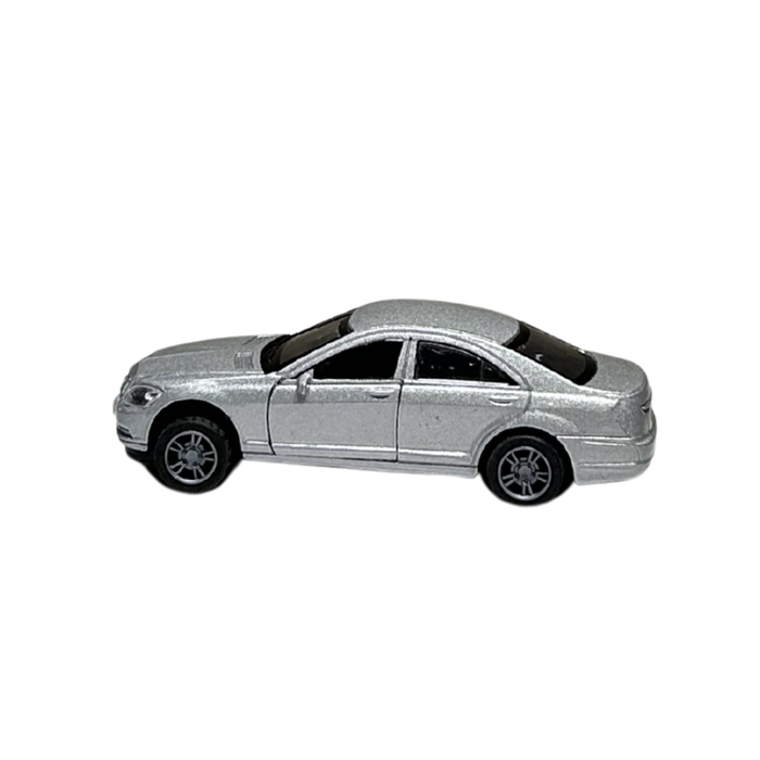 Silver Luxury Sedan Die-Cast Alloy Vehicle Model Car with Opening Doors | 1:32 Scale